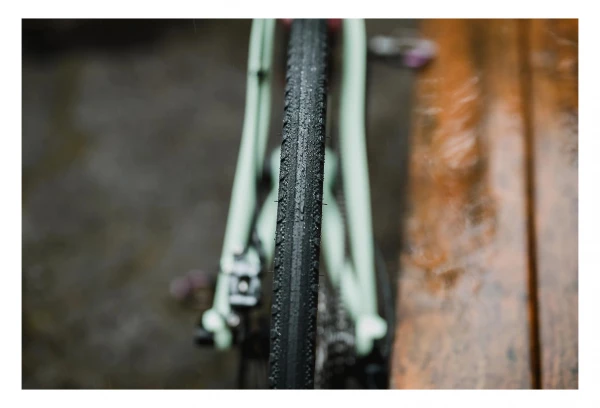 Pneu Gravel WTB ByWay 700c Tubeless TCS Light/Fast Rolling SG2 Dual 120TPI 6 Pneu Gravel WTB ByWay 700c Tubeless TCS Light/Fast Rolling SG2 Dual 120TPI – Image 4