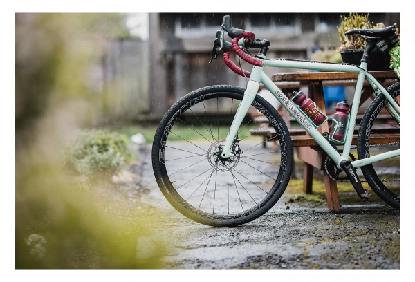 Pneu Gravel WTB ByWay 700c Tubeless TCS Light/Fast Rolling SG2 Dual 120TPI 7 Pneu Gravel WTB ByWay 700c Tubeless TCS Light/Fast Rolling SG2 Dual 120TPI – Image 5