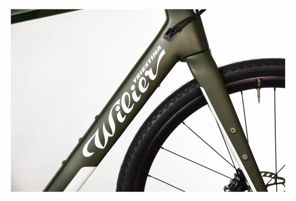 Gravel Bike Électrique Wilier Triestina Jena Hybrid Shimano GRX 11V 250 Wh 700 Mm Vert Blanc 2022 Bleu / Orange 8 Gravel Bike Électrique Wilier Triestina Jena Hybrid Shimano GRX 11V 250 Wh 700 Mm Vert Blanc 2022 Bleu / Orange – Image 6