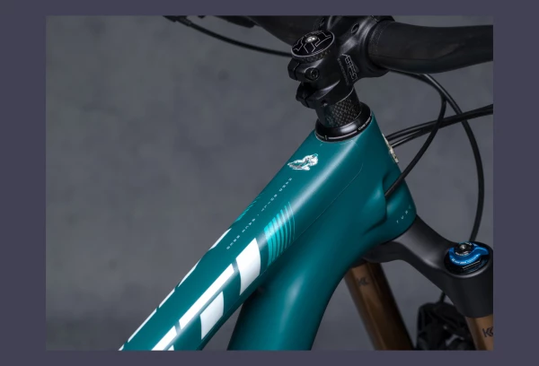 Kit De Protection Cadre Dyedbro Frame Clear Transparent Effet Mat Logo Noir 5 Kit De Protection Cadre Dyedbro Frame Clear Transparent Effet Mat Logo Noir – Image 3