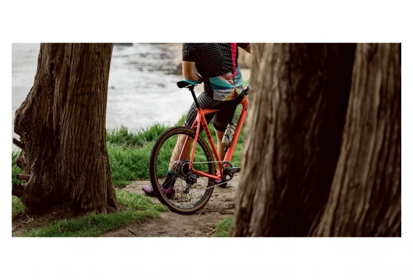 Pneu Gravel Teravail Rutland 27.5'' Tubeless Ready Souple Durable Bead-to-Bead Flancs Beiges Tan 5 Pneu Gravel Teravail Rutland 27.5'' Tubeless Ready Souple Durable Bead-to-Bead Flancs Beiges Tan – Image 3