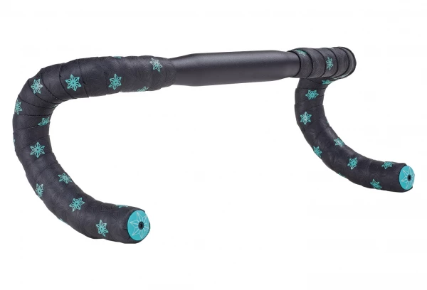 Ruban De Cintre Supacaz Super Sticky Kush Galaxy Noir/Celeste Avec Bouchons 4 Ruban De Cintre Supacaz Super Sticky Kush Galaxy Noir/Celeste Avec Bouchons – Image 2