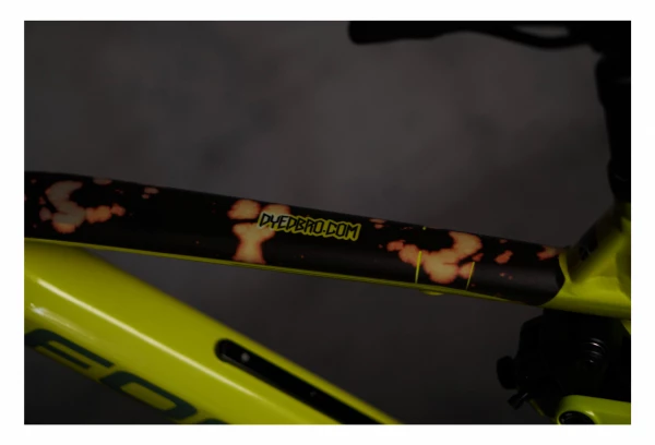 Kit De Protection Cadre Dyedbro Frame Bleach Tie Dye Noir Orange 6 Kit De Protection Cadre Dyedbro Frame Bleach Tie Dye Noir Orange – Image 4